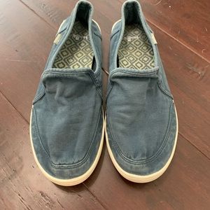 SANUK slip on shoes
